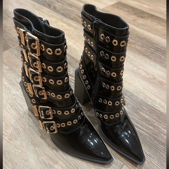 Jeffrey Campbell Black leather patent ankle boots with gold buckles. Size 5.5 - Picture 5 of 9